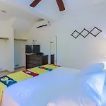 Beautifully Decorated, Modern Villa! Located Close To Downtown Isla Mujeres!!!
