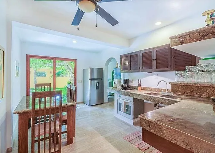 Beautifully Decorated, Modern Villa! Located Close To Downtown Isla Mujeres!!!